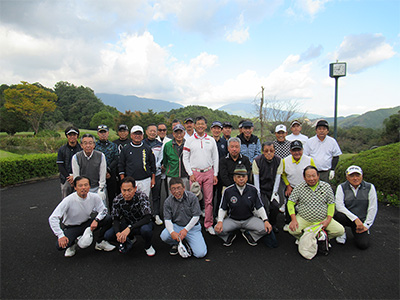 ゴルフコンペでの記念撮影